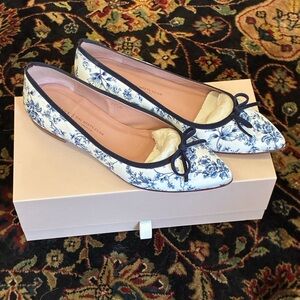 Margaux Gal Meets Glam Blue Toile Pointe. 39.5 (U.S. 9).